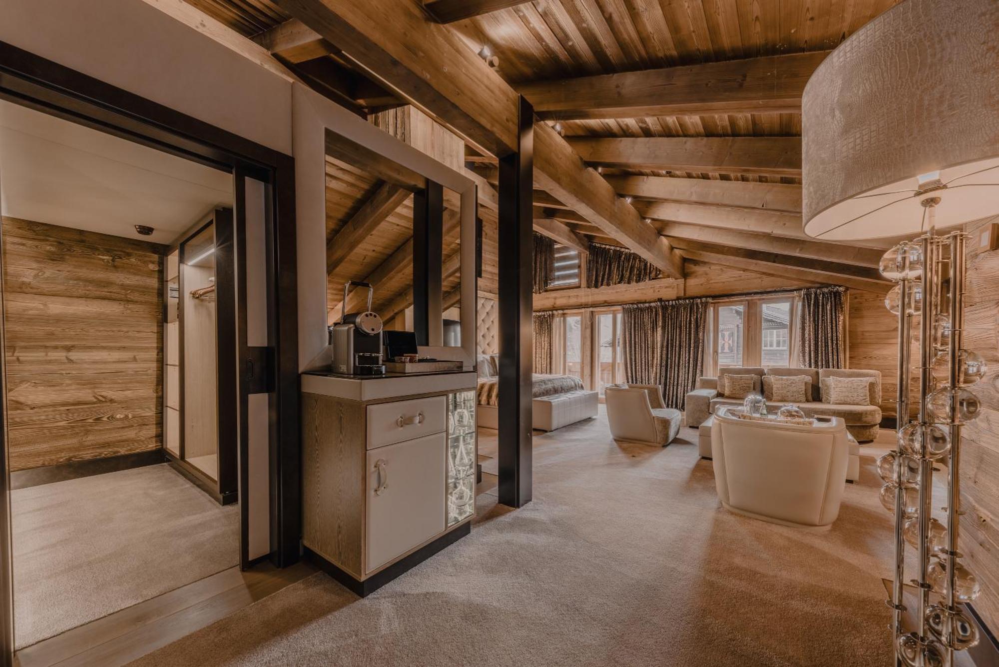 Signature Suite 1 Bedroom & Living room