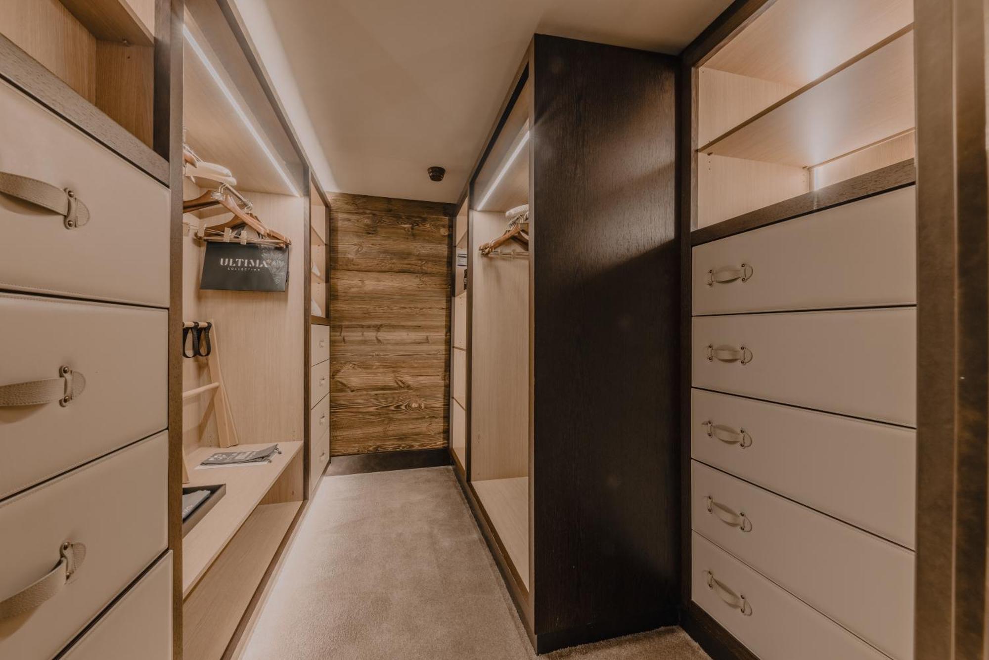 Signature Suite 1 Bedroom & Living room