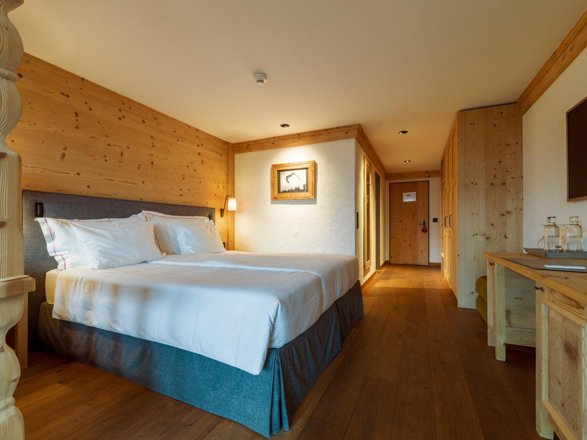 Deluxe Double Room Balcony Mountain View